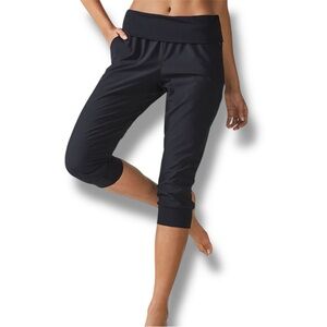 Fabletics Labaree Capri Joggers Athletic Pants Black Women’s Medium CS1617482